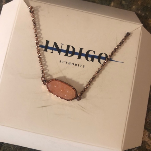 NWT Indigo Authority Mila Peach Quartz Druzy Bracelet and “Eat Pray Love….” Book - Picture 11 of 16